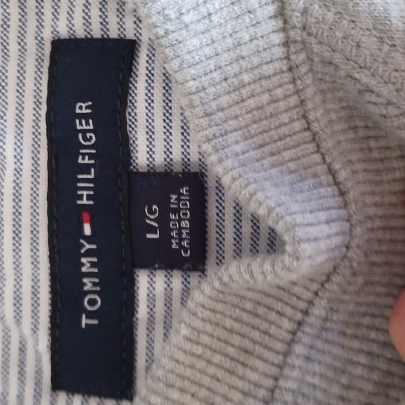 New Tommy Hilfiger sweatshirt - Picture 3 of 5